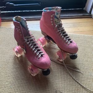 Women’s MOXI pink roller skates by Riedel , Like new.     SIze 6 skate (7,5-8)